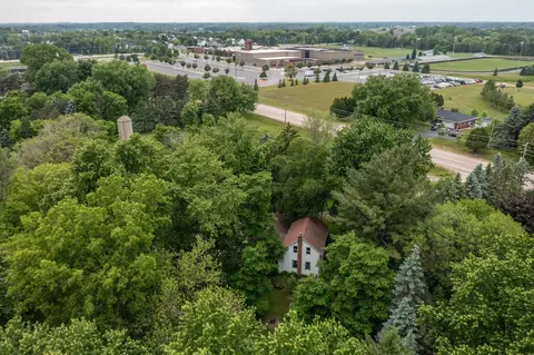 1011 Edgewood Dr, Appleton, WI 54913 photo 2