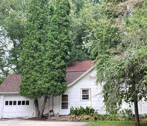 1011 Edgewood Dr, Appleton, WI 54913