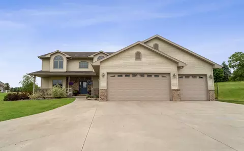 5673 Deer Wood Ln, Campbellsport, WI 53010