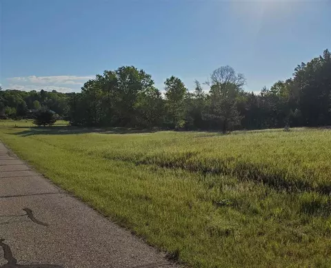 N1698 Dawn Drive, Waupaca, WI 54981