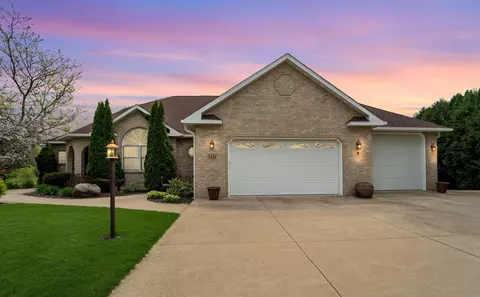 436 S Pine Grove Ln, Hortonville, WI 54944