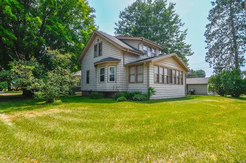 402 W Wescott Ave, Shawano, WI 54166