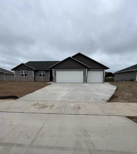 4524 Paul Ct, Green Bay, WI 54313