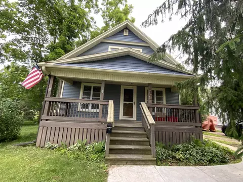 530 E Huron St, Omro, WI 54963
