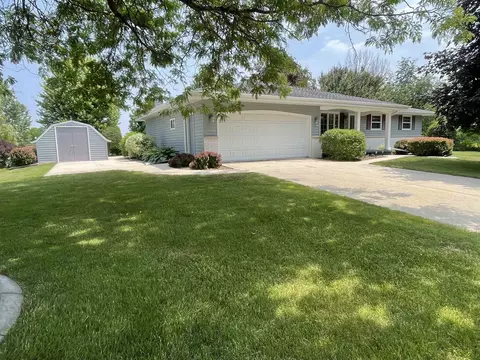 112 N 1st St, Hilbert, WI 54129