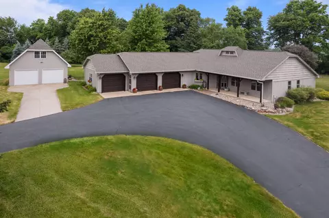 W9094 R&d Road, Hortonville, WI 54944