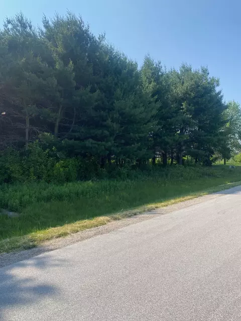 3883 Trappers Bend Ct, Green Bay, WI 54313