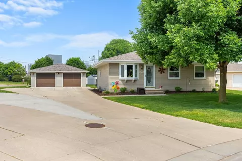 360 Mark Ct, Neenah, WI 54956