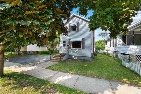 726 2nd St, Menominee, MI 49858