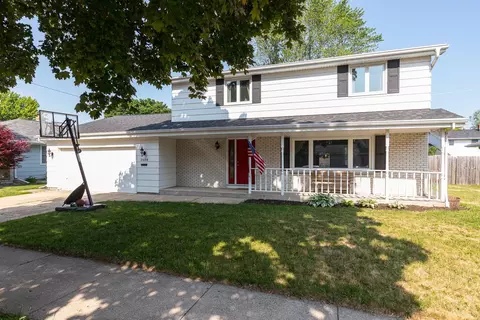 2608 N Hillwood Ct, Appleton, WI 54911