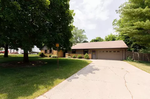 2346 Jourdain Ln, Green Bay, WI 54301