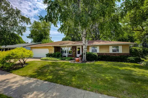 1155 W Linwood Ave, Oshkosh, WI 54901