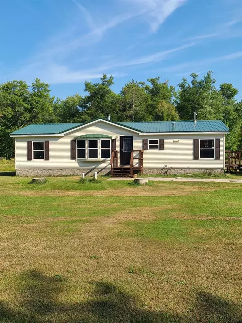 2440 Teto Ln, Oconto, WI 54153