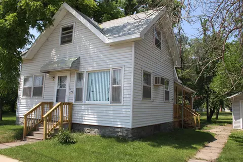 223 W River Dr, Omro, WI 54963