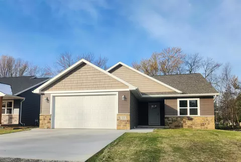 33 Ash Grove Pl, Kaukauna, WI 54130