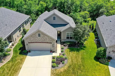 943 Peonies Dr, De Pere, WI 54115