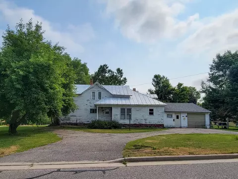 n4736 Pine Street, New London, WI 54961