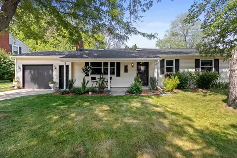 157 Vande Hei Rd, Green Bay, WI 54301
