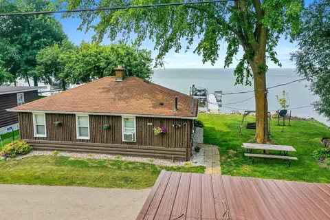 7445 Widgeon Ln, Larsen, WI 54947