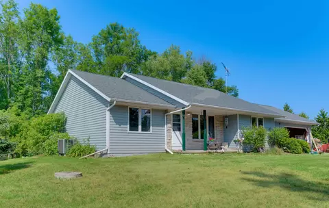 5387 Glynn Rd, Oconto, WI 54153