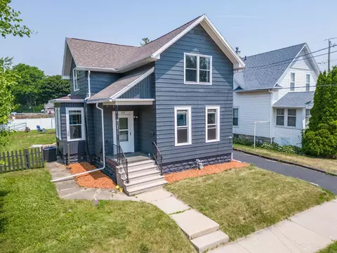 918 E Parkway Ave, Oshkosh, WI 54901
