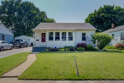 1909 Delaware St, Oshkosh, WI 54902