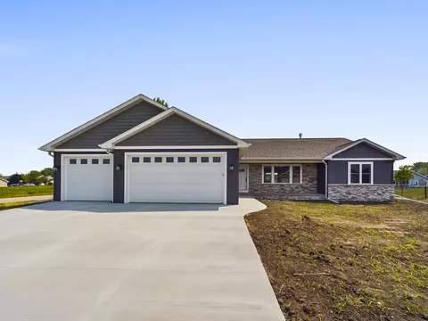 3921 Braeburn St, Oshkosh, WI 54904