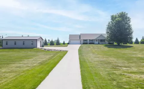 8464 County Road M, Larsen, WI 54947