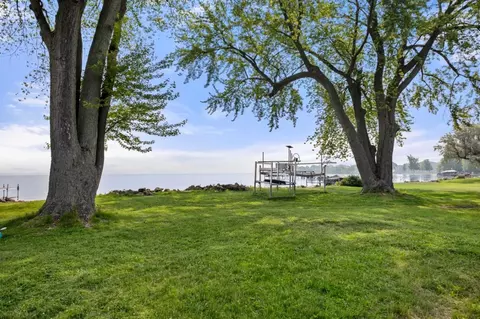 828 Bayview Rd, Neenah, WI 54956