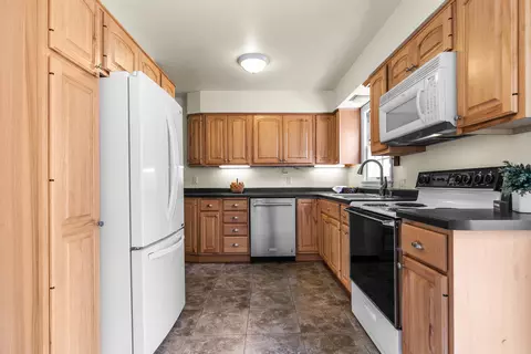 802 E Harrison St, Appleton, WI 54915 photo 3