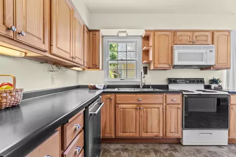 802 E Harrison St, Appleton, WI 54915 photo 2