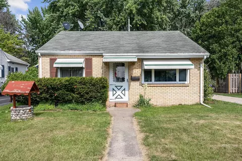 224 S John St, Neenah, WI 54956