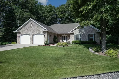 196 River Oaks Ct, Appleton, WI 54915 photo 2