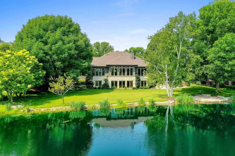 2554 S Huntington Way, Suamico, WI 54173