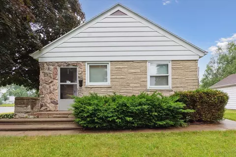 735 Heyrman St, Green Bay, WI 54302