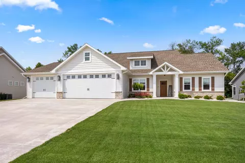 1948 Mimosa Ln, Neenah, WI 54956