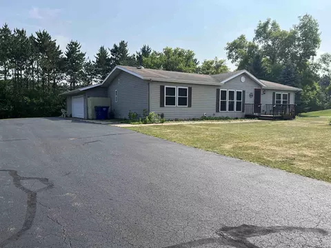 365 King Olavs Ln, Iola, WI 54945