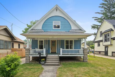 1526 N Main St, Oshkosh, WI 54901