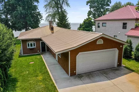 w6905 Firelane 4, Menasha, WI 54952