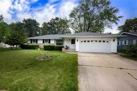 1037 Grove St, Menasha, WI 54952