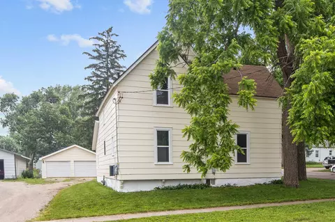 507 E Huron St, Omro, WI 54963
