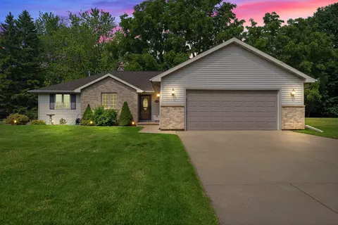 654 Stonehedge Rd, Green Bay, WI 54302