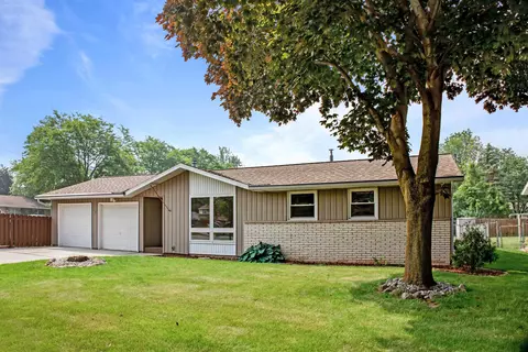 2494 Pecan St, Green Bay, WI 54311