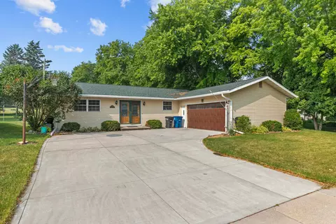 1690 Maricopa Dr, Oshkosh, WI 54904