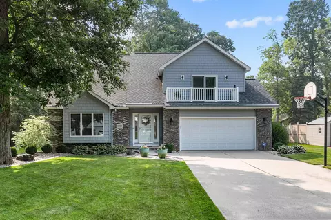 1752 Hunters Glen Dr, Oshkosh, WI 54904
