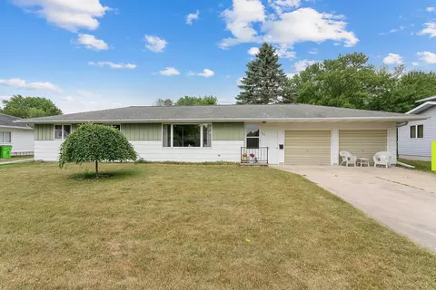 265 N 9th St, Hilbert, WI 54129