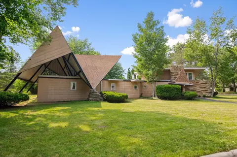3200 Waubenoor Dr, Green Bay, WI 54301