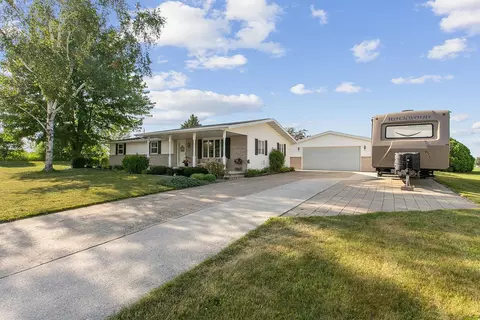 834 Gehl Ln, Hilbert, WI 54129