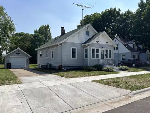 822 E Dall St, Shawano, WI 54166
