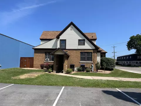 136 E Division St, Shawano, WI 54166 photo 4